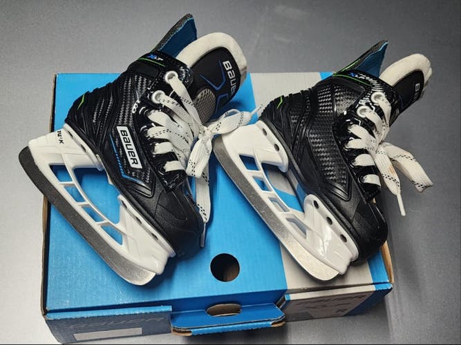 (NEW) Bauer XLP Hockey Skates YOUTH SIZE 6 Regular width