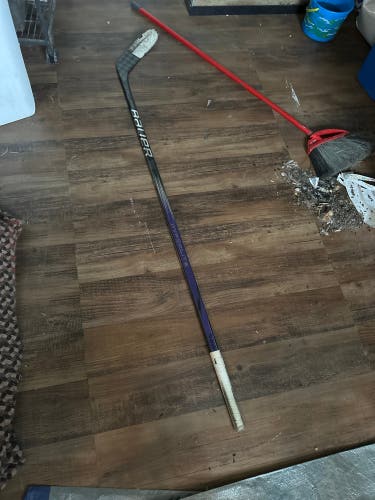 Senior Bauer Vapor Hyperlite 2 Right Handed Hockey Stick P28 87 Flex (New)