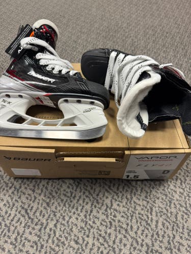 Bauer Vapor Fly40 Hockey Skates Regular Width Size 1.5 (New)