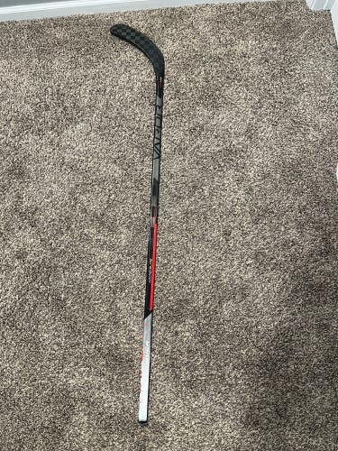 Intermediate Bauer Vapor Hyperlite Right Handed Hockey Stick P92 55 Flex (Used)