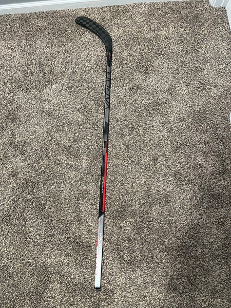 Intermediate Bauer Vapor Hyperlite Right Handed Hockey Stick P92 55 Flex (Used)
