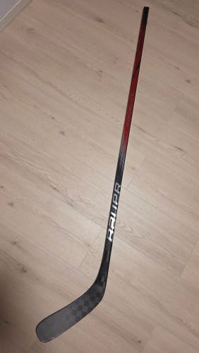 Bauer Vapor Hyperlite 2 P88 Intermediate 65 Flex Intermediate Right Handed Hockey Stick