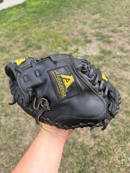 Akadema Praying Mantis RH Catcher's Baseball Glove 33.5" (Used)