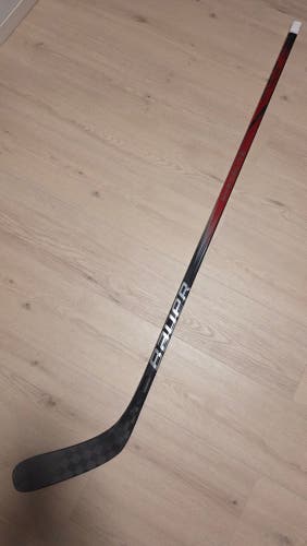Bauer Vapor Hyperlite 2 P88 Intermediate 65 Flex Intermediate Right Handed Hockey Stick