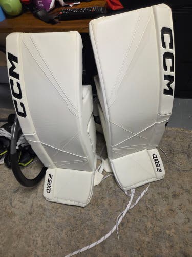 34" 2022 CCM axis 2 Goalie Leg Pads (New)