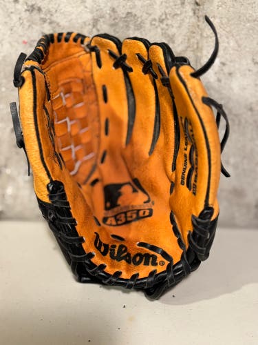 Wilson A350 RH Baseball Glove 11" (Used)