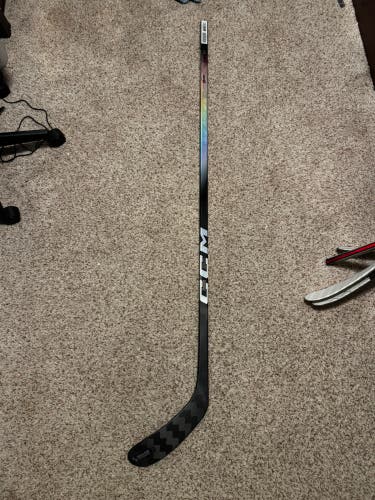 Intermediate CCM JetSpeed FT8 Pro Left Hand Hockey Stick P28 55 Flex (New) 61”