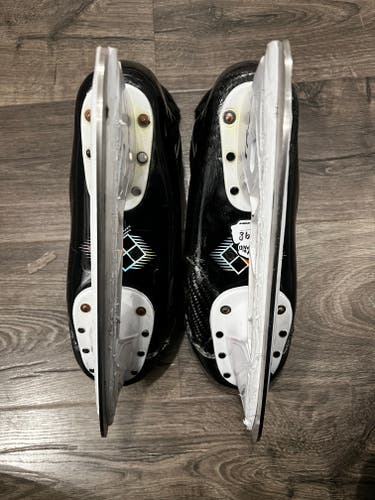 True HZRDUS 7X Hockey Skates Regular Width 11.5 (Used)