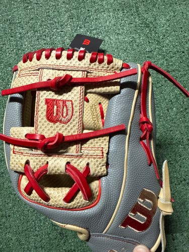 Wilson A2000 1786 RHT - NWT - Baseball Glove 11.5" - Gray and Tan With Red Stitching | Brand New !