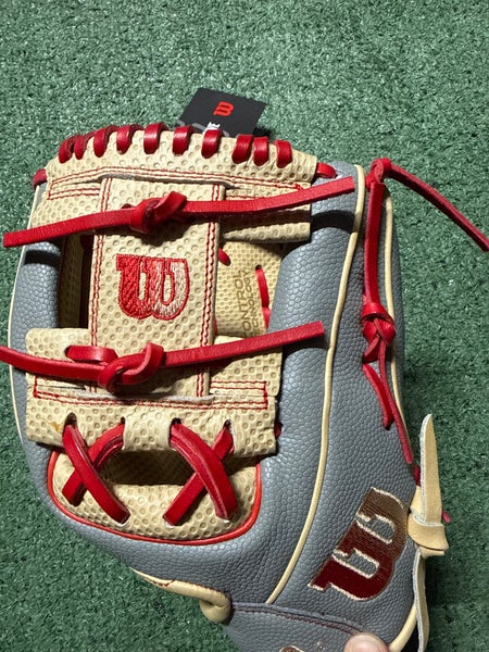 Wilson A2000 1786 RHT - NWT - Baseball Glove 11.5" - Gray and Tan With Red Stitching | Brand New !