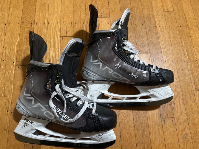 2021 Bauer Vapor Hyperlite Hockey Skates Pro Stock 9.5 (Used)