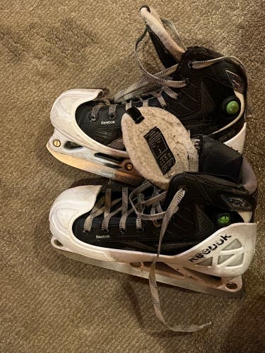 Reebok 14K Hockey Goalie Skates Regular Width Size 3 (Used)