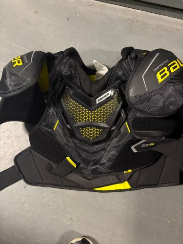 Men's Large Senior Bauer Supreme 3S Shoulder Pads (Used)