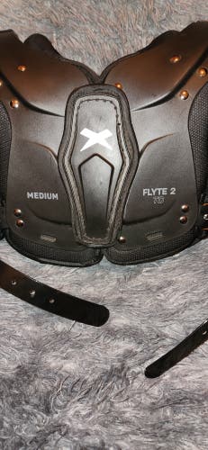 Medium Youth Xenith Flyte 2 Shoulder Pads (Used)