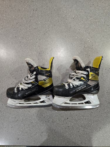 Bauer Supreme 3S Hockey Skates Regular Width Size 2.5 (Used)