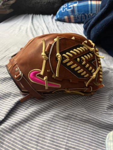 Nike Shado Elite J RH Pitcher's Baseball Glove 12" (New)