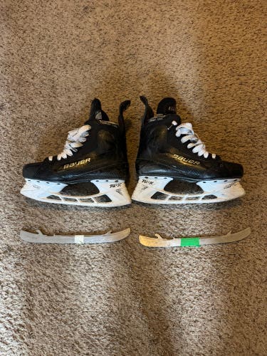 Bauer Supreme Matrix Hockey Skates Wide Width 7.5 (Used)