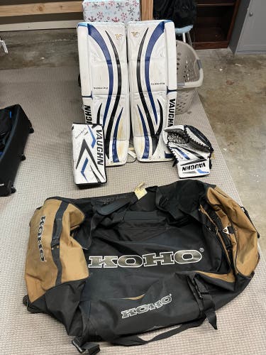 35" Vaughn Velocity V5 Goalie Pads Set (Used)