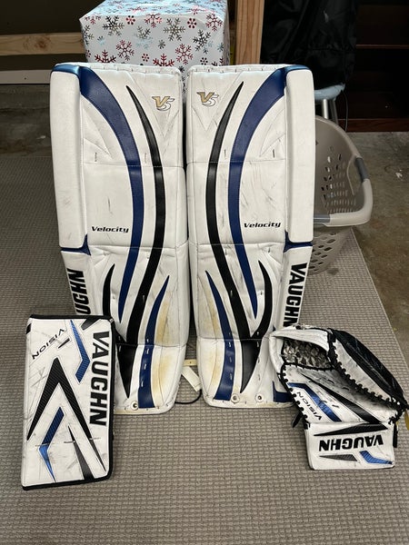 35" Vaughn Velocity V5 Goalie Pads Set (Used)