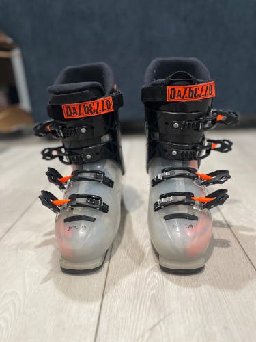 Mondo 26 & 26.5 Unisex Dalbello Menace 4 Ski Boots (Used)