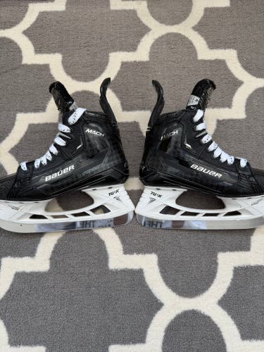 2022 Bauer Supreme Mach Hockey Skates Extra Wide Width Size 4 (Used)
