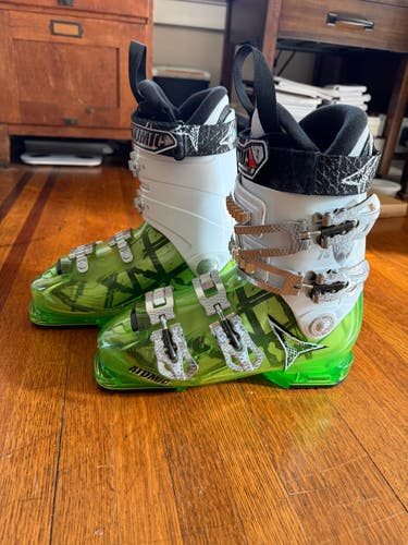 Mondo 24 & 24.5 Kid's Atomic All Mountain Hawx 70 Ski Boots (Used)