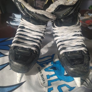 2022 CCM AS-V Hockey Skates Narrow Width 7.5 (Used)