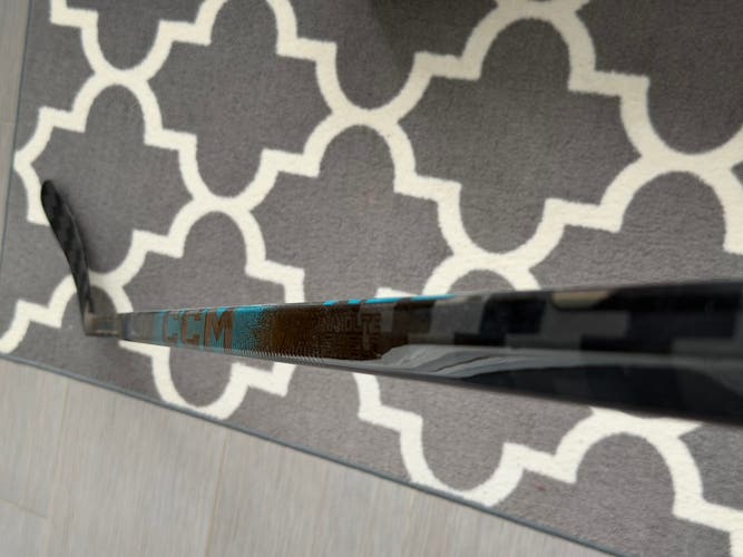 Senior CCM Ribcor Trigger 10 Pro Right Handed Hockey Stick P29 75 Flex (New)