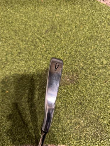 Titlesit T100 Single 4 Iron, AMT White Stiff Flex, RH