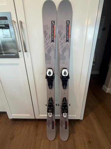 Unisex All Mountain 140 cm Salomon QST Spark Skis With Bindings (Used)