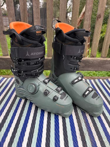 Mondo 29 & 29.5 Men's Atomic All Mountain Hawx Prime Ski Boots Stiff Flex (Used)