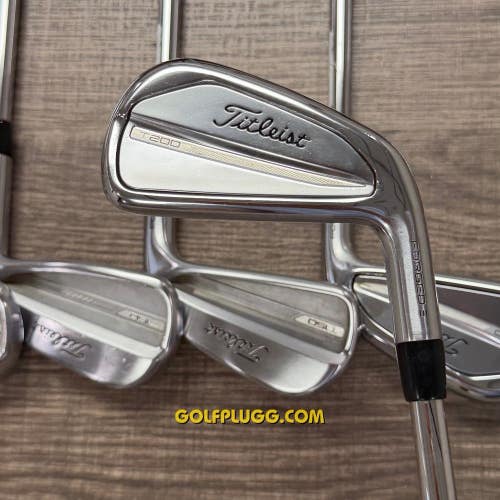 -1/2 Titleist T200/T150 2023 Iron Set 4-PW / Dynamic Gold Steel, Stiff (506)