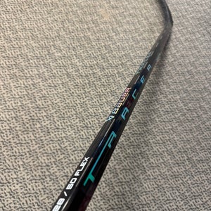 Junior Teal Bauer Nexus Tracer Right Handed Hockey Stick P28 50 Flex (New)