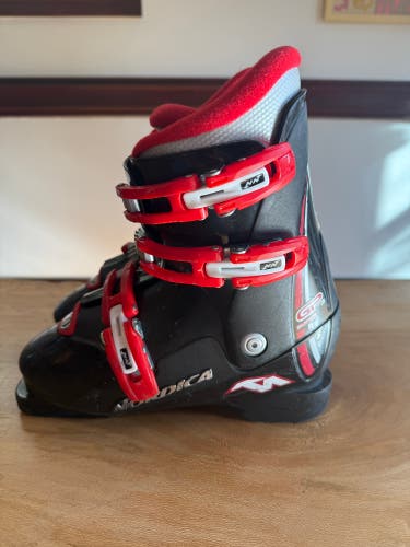 Mondo 22 & 22.5 Kid's Nordica GP T3 Super Ski Boots (Used)