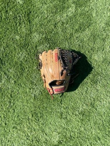 Outfield RH Wilson A2000 Baseball Glove 11.75" (Used)