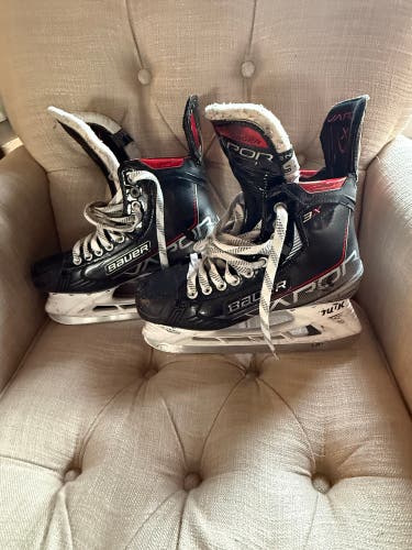 2021 Bauer Vapor 3X Hockey Skates Regular Width 8.5 (Used)