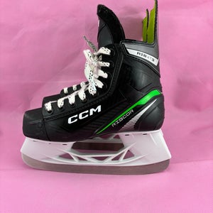 CCM Ribcor RIBXT3 Hockey Skates JR 2