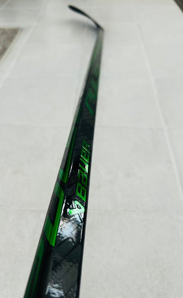 Senior Bauer Pulse RH Green Hockey Stick P92 70 Flex Pro Stock (New)