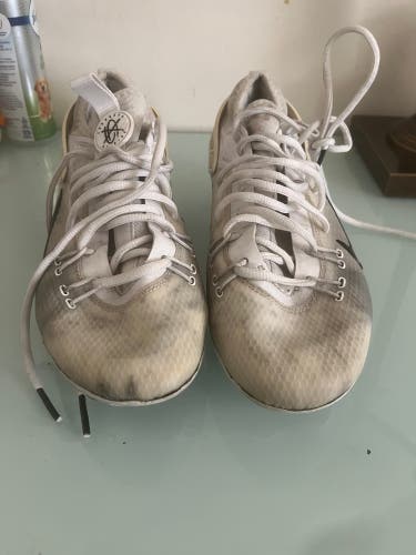 White Men's Size M 9.5 (W 10.5) Adult Nike Huarache 9 Elite Low Low Top Turf Cleats (Used)