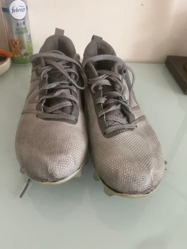 Gray Men's Size M 10.0 (W 11.0) Adult New Balance Freeze 4.0 Low Top Turf Cleats (Used)