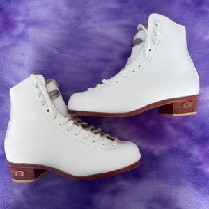 White Riedell 101 Figure Skates Junior 3 (New)