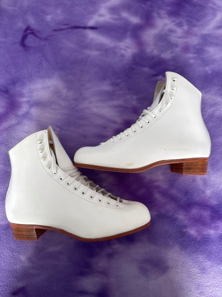 White Riedell 220 Figure Skates Adult 9 (New)