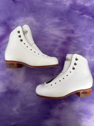 White Riedell Y28 Figure Skates Junior 13 (New)