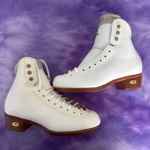 White Riedell 91 Figure Skates Junior 3.5 (New)