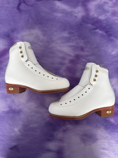 White Riedell J32 Figure Skates Junior 2.5 (New)