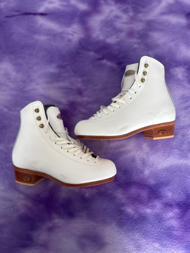 White Riedell Y30 Figure Skates Junior 1.5 (New)