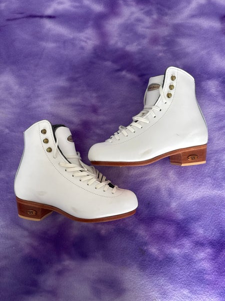 White Riedell Y30 Figure Skates Junior 1.5 (New)