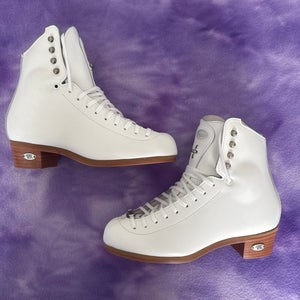 White Riedell 255 Motion Figure Skates Adult 5 (New)