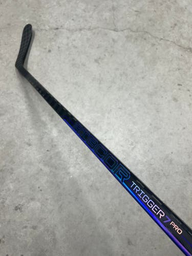 65 Flex P29 INTERMEDIATE CCM RibCor Trigger 7 Pro Right Hand Hockey Stick Pro Stock NHL (New)