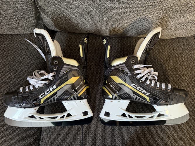 CCM AS-V Pro Hockey Skates Regular Width 7 (Used)